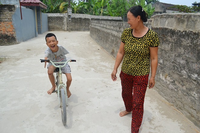 Nhung viec lam ky dieu cua cau be khong tay Thanh Hoa-Hinh-7